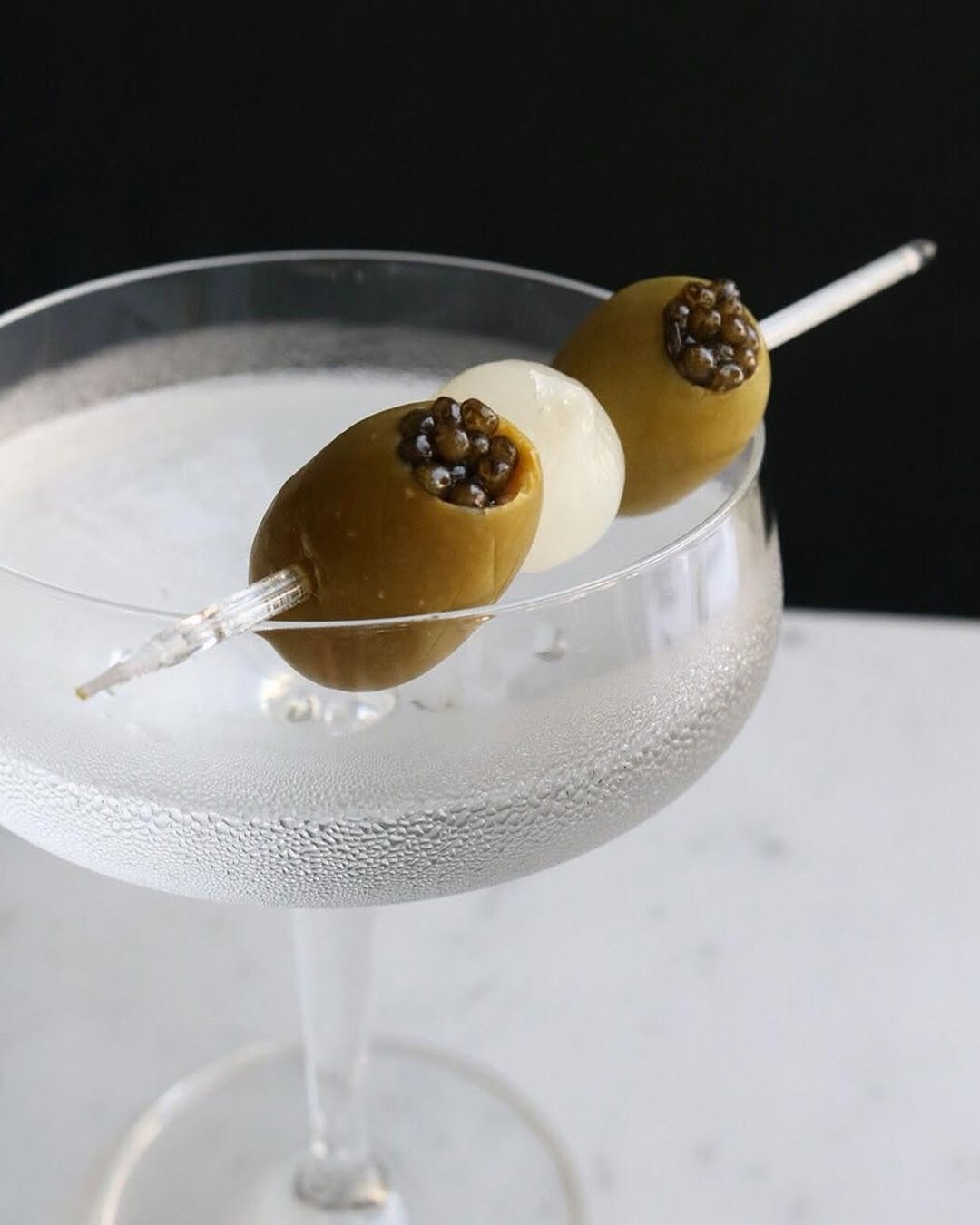 HOW TO CREATE THE PERFECT CAVIAR AND CHAMPAGNE PAIRING